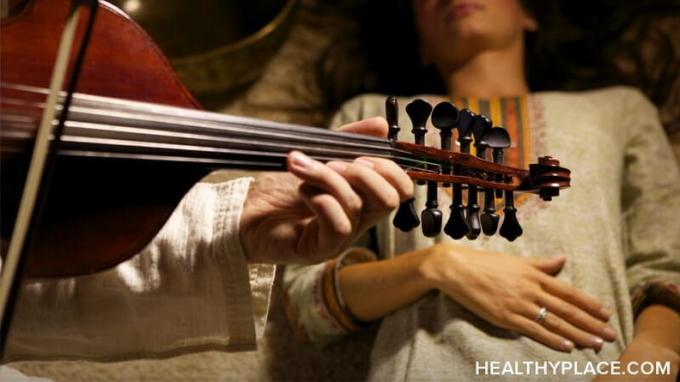 Avez-vous essayé la musique pour soulager l'anxiété? Les avantages sont infinis, alors écoutez de la musique pour soulager l'anxiété et découvrez certains des avantages de HealthyPlace.