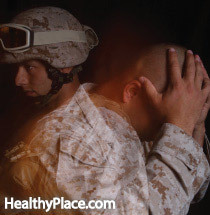 Le SSPT est souvent subi par les militaires, mais le SSPT lié au combat n'est pas le seul. D'autres personnes souffrent de traumatismes et de stress post-traumatique.