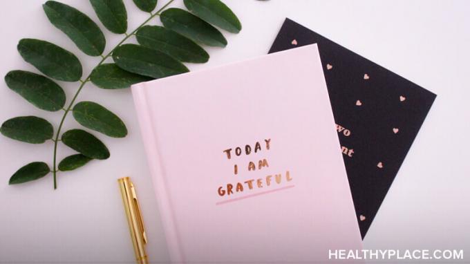 Tenir un journal de positivité est une habitude qui peut changer votre vie, alors pourquoi ne le faisons-nous pas davantage? Découvrez pourquoi à HealthyPlace. 