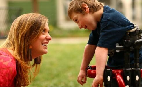 Les enfants ayant des besoins spéciaux présentent un risque élevé de développer d'autres problèmes de santé mentale. Voici des conseils pour garder les enfants ayant des besoins spéciaux mentalement forts.