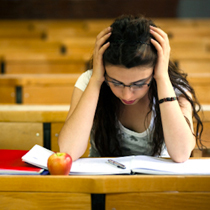 D'après mon expérience, les collèges renforcent souvent la stigmatisation de la maladie mentale au lieu de l'aide. Voici comment les collèges peuvent aider les étudiants atteints de maladies mentales.