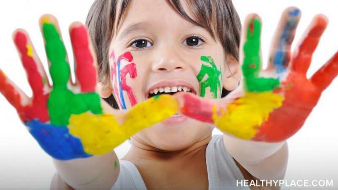 Les enfants peuvent déclencher involontairement des parents atteints de SSPT. Pourquoi un enfant peut-il déclencher le SSPT d'un parent? Que pouvez-vous faire si vous êtes le parent? En savoir plus ici.