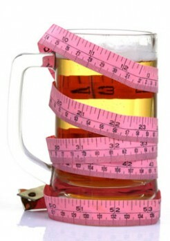 La drunkorexie est censée permettre une consommation excessive d'alcool sans prise de poids. Mais une alimentation restreinte et une consommation d'alcool sont dangereuses et inefficaces.