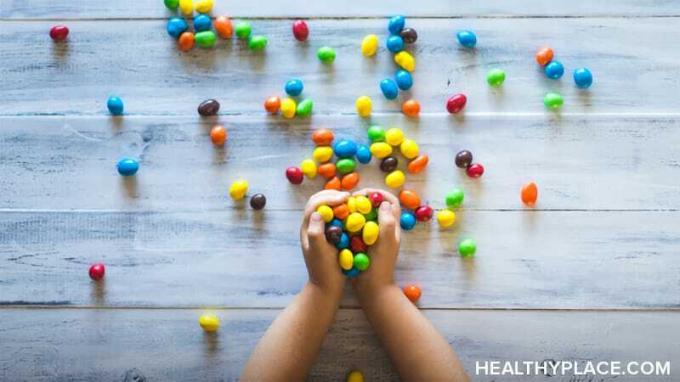 Existe-t-il un lien entre le TDAH et le sucre? Nous avons la recherche. Et apprenez à gérer le TDAH et la consommation de sucre sur HealthyPlace.