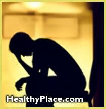 La dépression accompagne fréquemment les maladies physiques, en particulier les troubles thyroïdiens et hormonaux, qui peuvent affecter la chimie du cerveau entraînant une dépression.