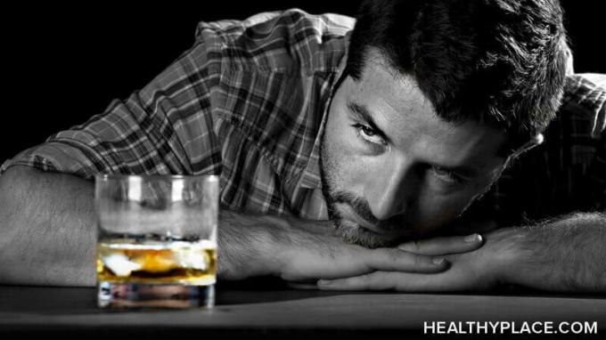 Facteurs qui conduisent à une rechute d'alcool et comment prévenir une rechute à boire.